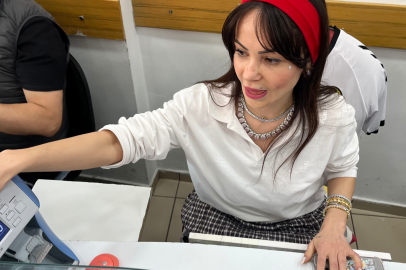 Döviz bürosunda 400 Euro bozdurmak isteyen müşteriye 500 Euro karşılığı Türk lirası verdi