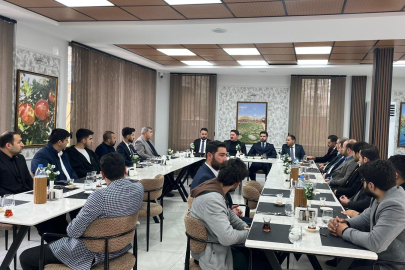 SELÇUK EFE ŞANLIURFA’DAN İKTİDARA SESLENDİ: "GENÇLİK REFAHA ERMEDEN TÜRKİYE HUZUR BULAMAZ"