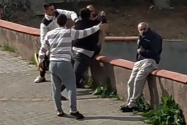 Yaşlı babasına sert çıkan şahıs, yanlış anlaşılınca darp edildi