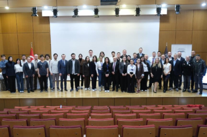 Mudanya Üniversitesi’nde Bilişim Zirvesi düzenlendi