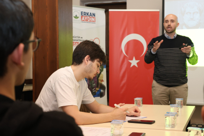 Gençler eleştirel düşünme becerilerini geliştiriyor