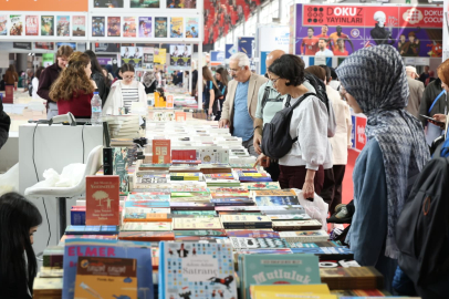 Kitap Fuarı’nda yazarlar okurlarla buluşuyor