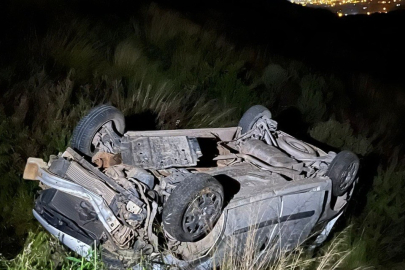 Hafif ticari araç şarampole uçtu: 2 yaralı