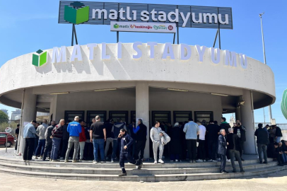 Bursaspor kombinelerine büyük ilgi, taraftar saatlerce kuyrukta bekledi