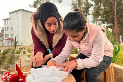 Saldırıda hayatını kaybeden öğrencilerin mezarlarına bırakılan notlar duygulandırıyor