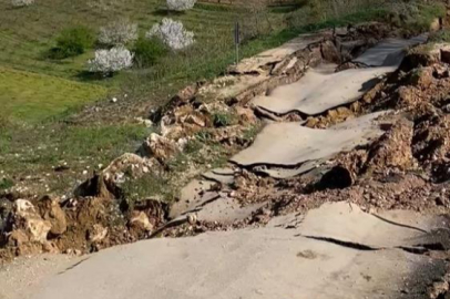 Bursa'da meydana gelen heyelan yolu parçalara ayırdı