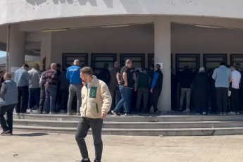 Bursaspor kombinelerine büyük ilgi, taraftar saatlerce kuyrukta bekledi