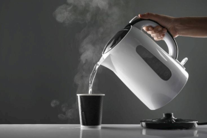 Sosyal medyada yeni sağlık trendi: Sabahları sıcak su içmek