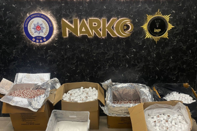 Güngören, Bahçelievler ve Büyükçekmece'de yapılan operasyonda 247 bin 500 adet hap ele geçirildi