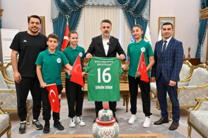 23 Nisan'da Başkanlık koltuğu çocukların oldu