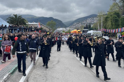 23 Nisan korteji renkli görüntülere sahne oldu