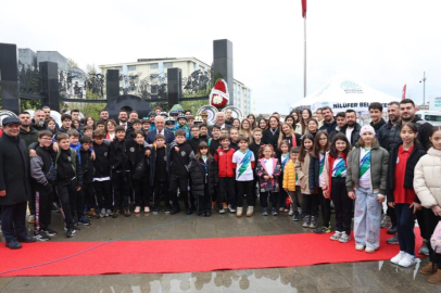 Nilüfer, 23 Nisan’ı Cumhuriyet Meydanı’nda kutladı