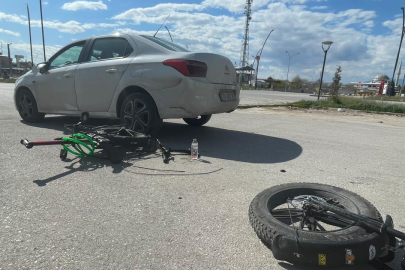 Feci kazada elektrikli bisiklet ikiye bölündü