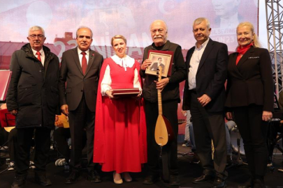 Cahit Berkay’dan gençlerle ortak konser