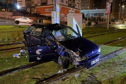 Otomobil Direğe Çarptı: 1 Yaralı