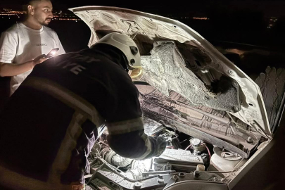 Otomobil Alevlere Teslim Oldu