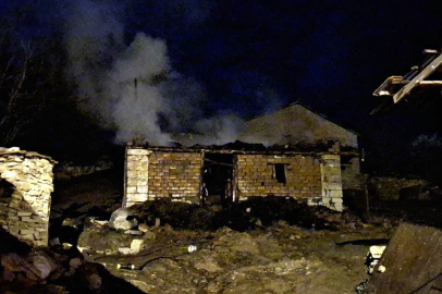 Samanlık ve Ahır Yangını Panik Yarattı