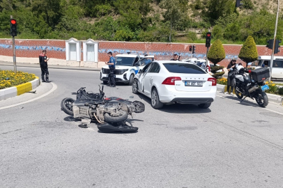 Antalya'da Feci Kaza: 2 Yaralı
