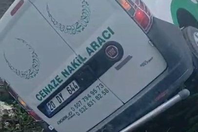 Cenaze Nakil Aracı Şarampole Uçtu: 2 Yaralı