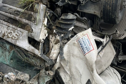 Yoldan Çıkan Tır Devrildi: 1 Yaralı