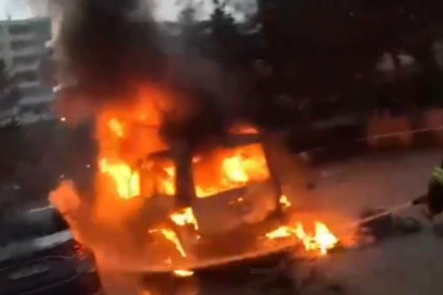 Park Halindeki Araç Alev Alev Yandı