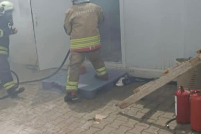 Yangında Konteyner Küle Döndü