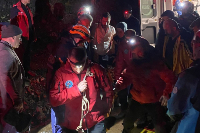 Dağlık Alanda 30 Metrelik Uçurumdan Düştü