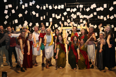 “Nerede Kalmıştık” oyunu, mühendislik öğrencilerine burs desteği için sahnelendi