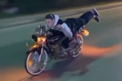 Motosiklet üzerinde tehlikeli şov