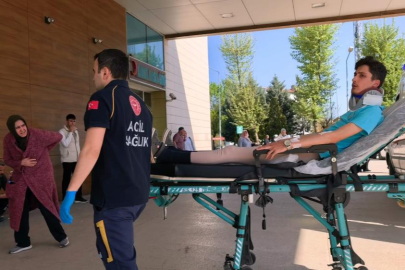 İnegöl'de otomobil iş makinasına çarptı: 1 yaralı