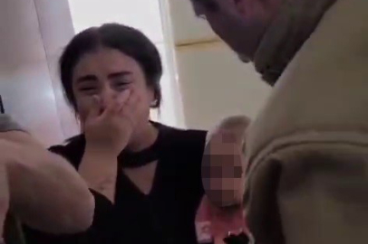 Evin çelik kapısına elini sıkıştırarak acı çeken çocuk, itfaiye ekiplerinin çalışmasıyla kurtarıldı