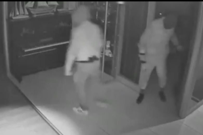 Maskeli beşler girdikleri işletmelerde çelik kasaları böyle patlattı...