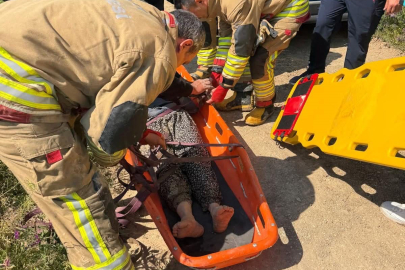 Korku dolu anlar: Devrilen traktörün altında kalan kadın için seferberlik