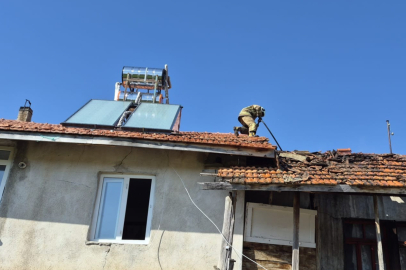 Çıkan Yangında Ev ve Ahır Küle Döndü