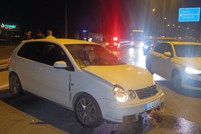 Antalya'da bariyerlere çarpan otomobildeki 2 kişi yaralandı