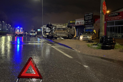 Kayseri'de feci kaza! Park halindeki araca çarptı: 2 yaralı
