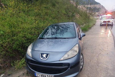 Bilecik'te yağışlı havada kaza: Sürücü yaralandı