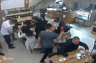 Nefes borusuna yemek kaçan küçük kızı restoran çalışanı kurtardı