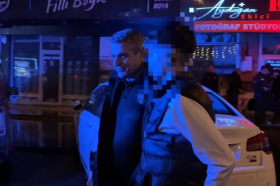 Pompalı tüfekle dolaşan bir çocuk, polis ekiplerini görünce silahı atarak kaçtı