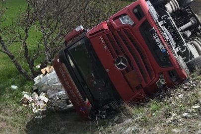 Soda Yüklü Tır Yan Yattı