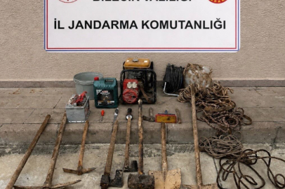 Define Arayan 5 Kişiye Baskın