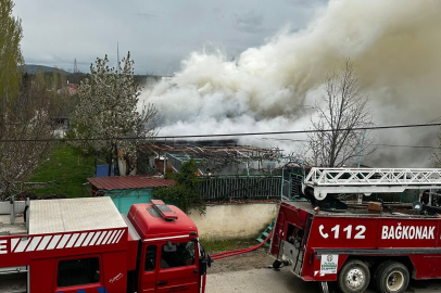 İki Katlı Ev Alevlere Teslim Oldu