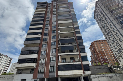 Fırtına sonrası yıkılan balkonlar görüntülendi