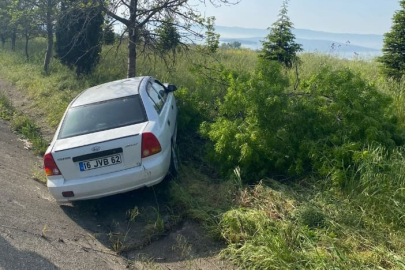 Bursa-Balıkesir kara yolunda tek araçlı kaza: 2 yaralı