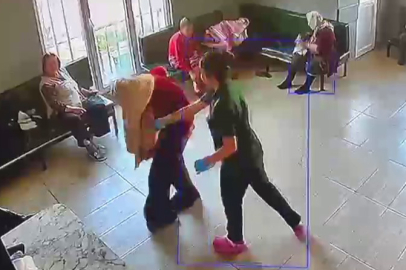 Yaşlı bakım merkezinde skandal görüntüler: Hastaya şiddet ve tükürme kamerada