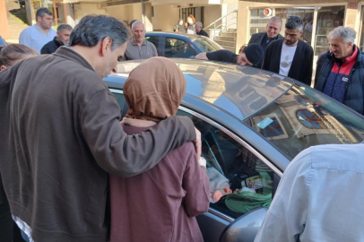 Bebek arabada kilitli kaldı; genç anne büyük korku yaşadı