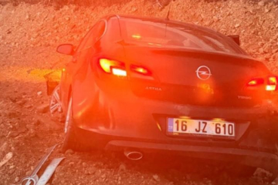 Kontrolden çıkan otomobil inşaata uçtu: 2 yaralı