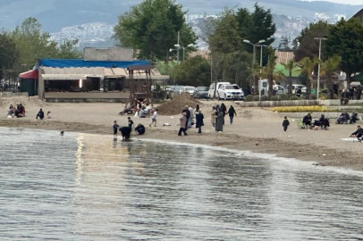 Bursa'da deniz suyu ısınmadı ama yüzme sezonu açıldı