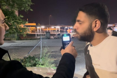 Alkollü sürücü kontrolü gördü, aracını çorbacıya çekip sürücü olmadığını iddia etti
