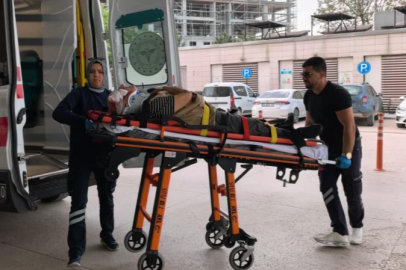Servis aracının çarptığı yaşlı adam yaralandı